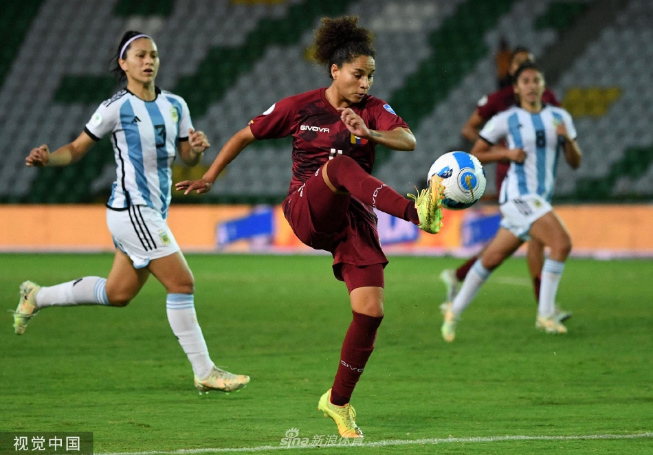 委内瑞拉女足主教练布置新战术，争取晋级机会