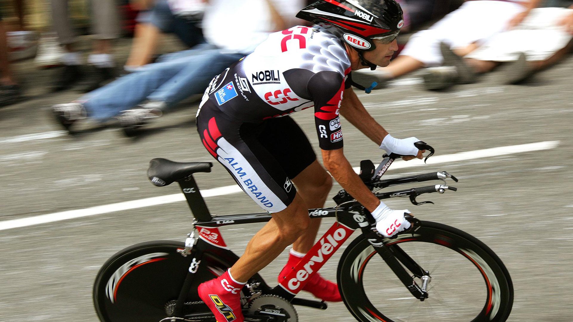 本泽马完美演绎老将价值,葡萄牙险胜揭示卫冕之路隐忧