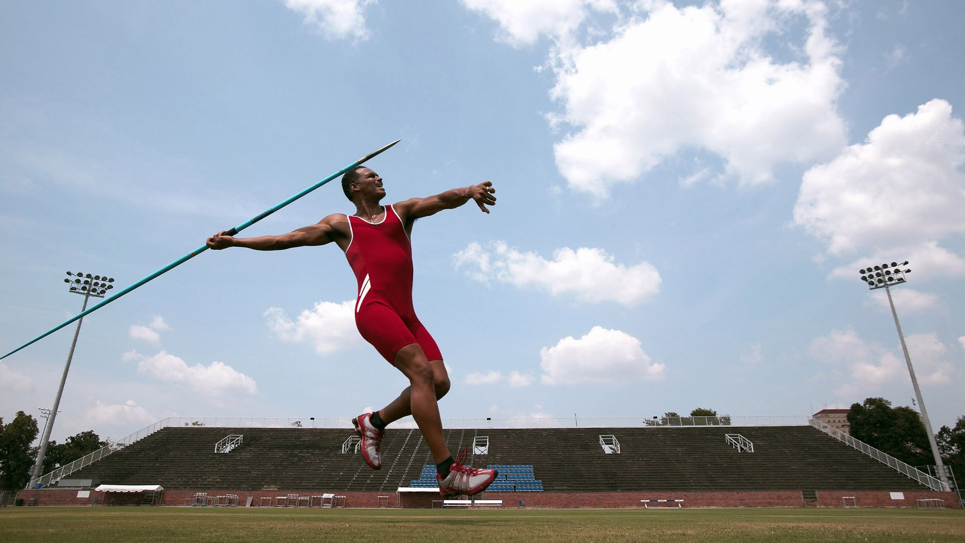 开云平台-奥恰洛夫独舞维也纳，一场个人英雄主义与团队荣耀的鏖战